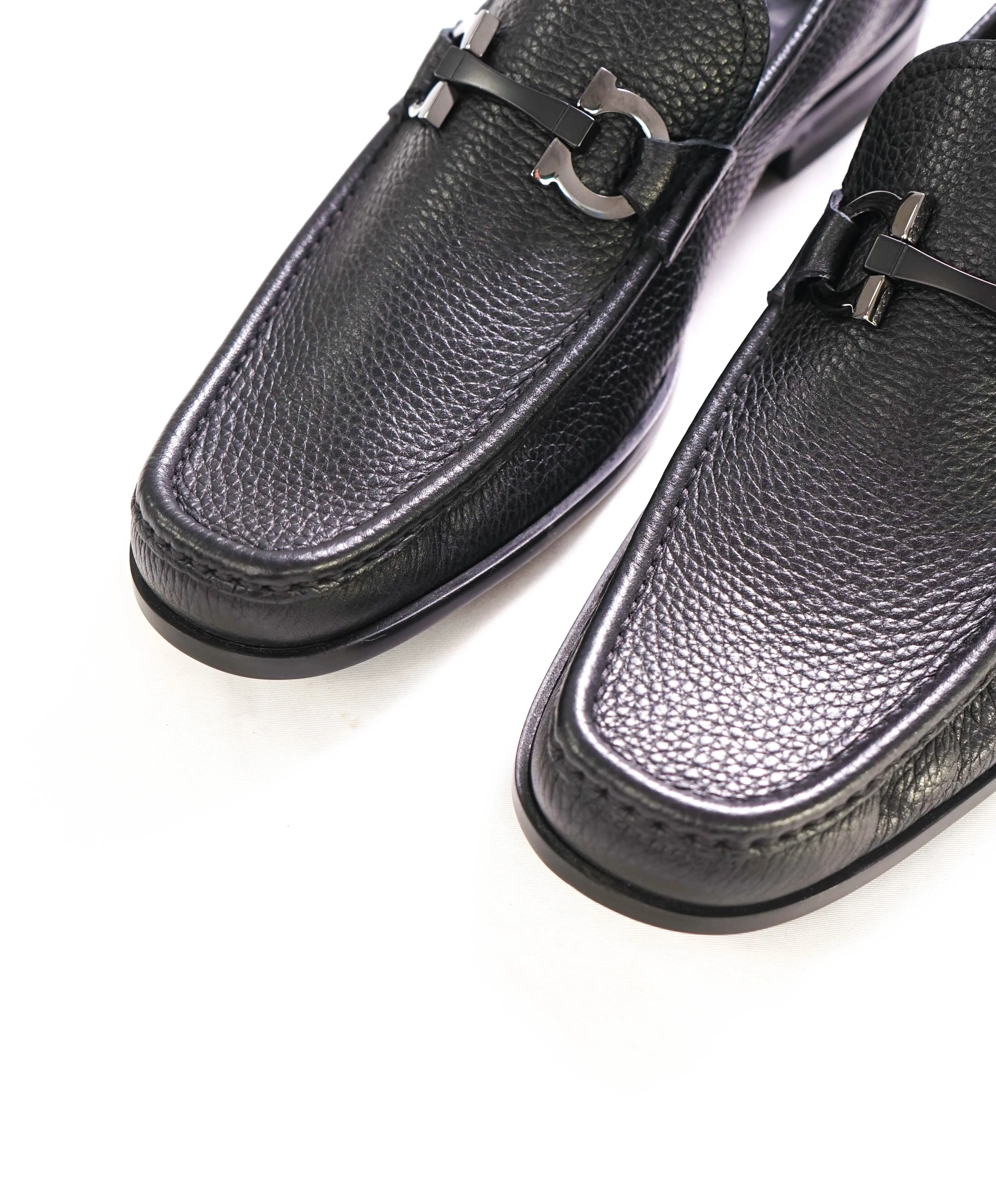 $850 SALVATORE FERRAGAMO - “GRANDIOSO" Gancini Bit Loafer Black Leather - 9.5 D