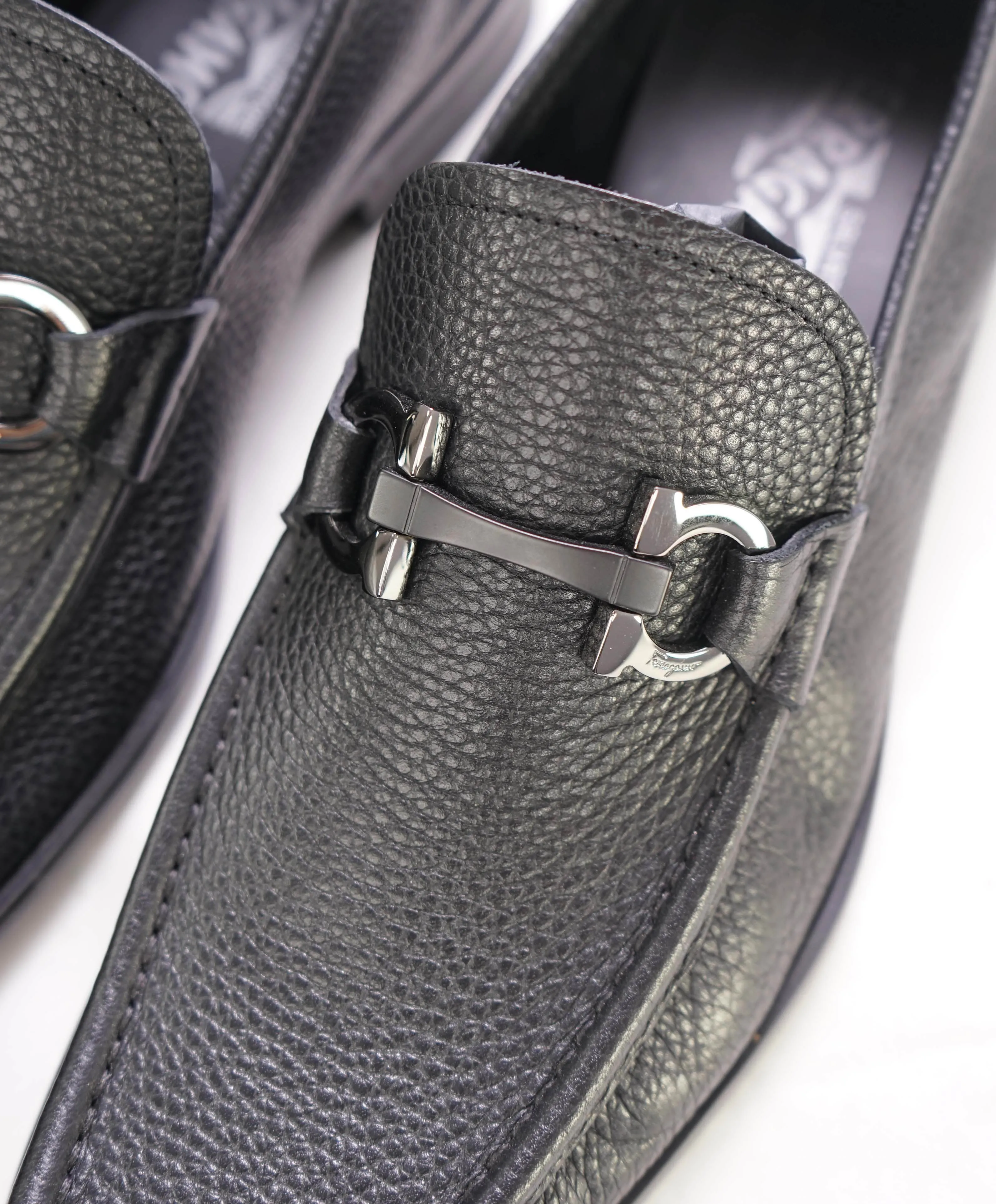 $850 SALVATORE FERRAGAMO - “GRANDIOSO" Gancini Bit Loafer Black Leather - 9.5 D