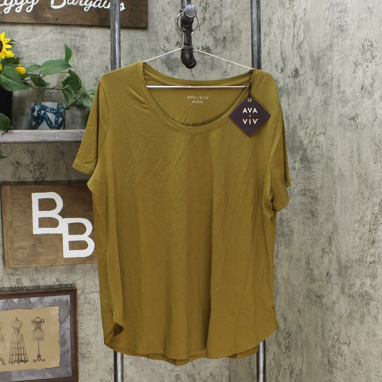 Ava & Viv Women's Plus Size Short Sleeve Scoop Neck Relaxed T-Shirt