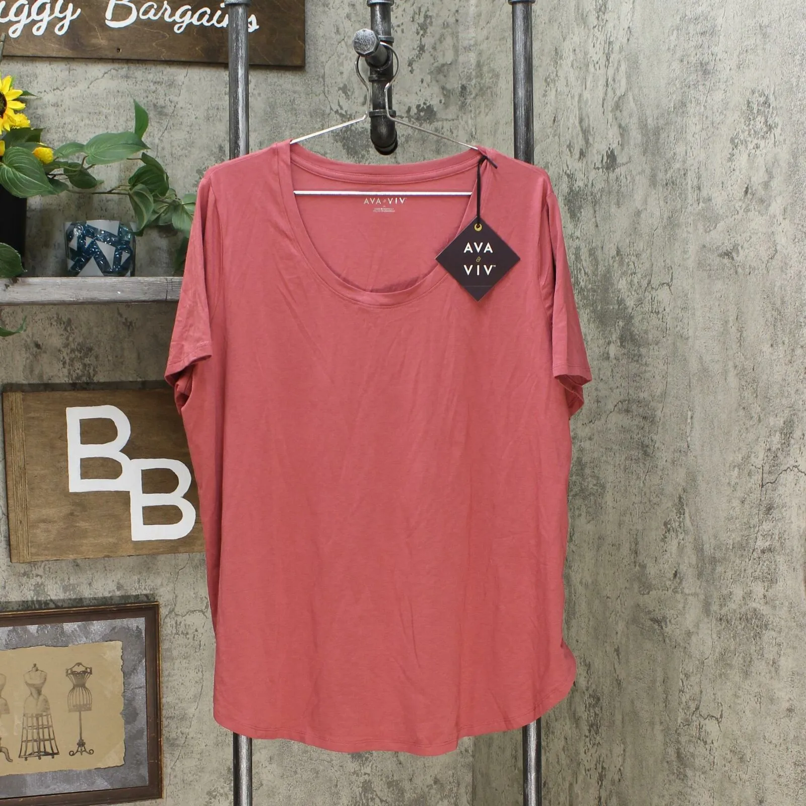 Ava & Viv Women's Plus Size Short Sleeve Scoop Neck Relaxed T-Shirt
