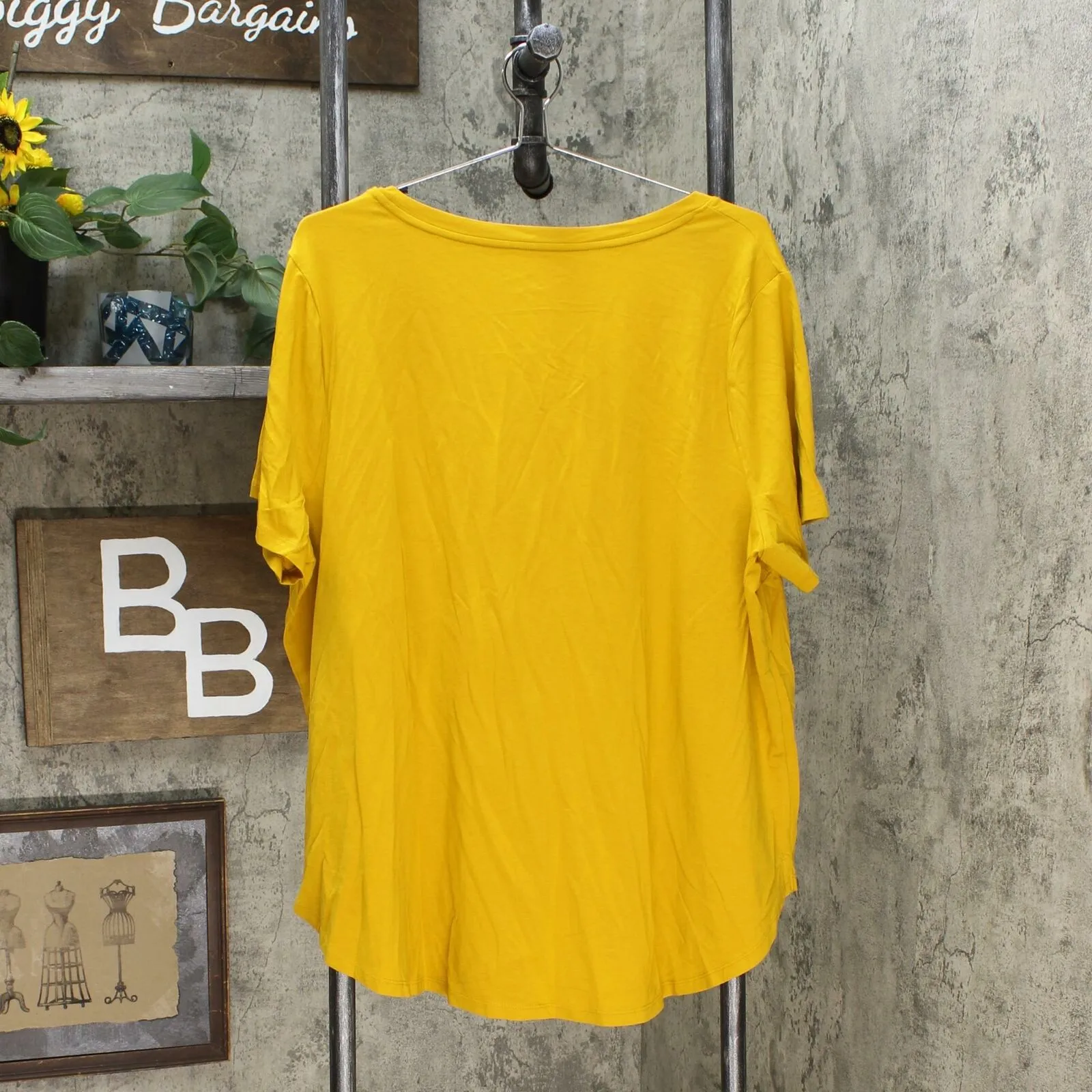Ava & Viv Women's Plus Size Short Sleeve Scoop Neck Relaxed T-Shirt