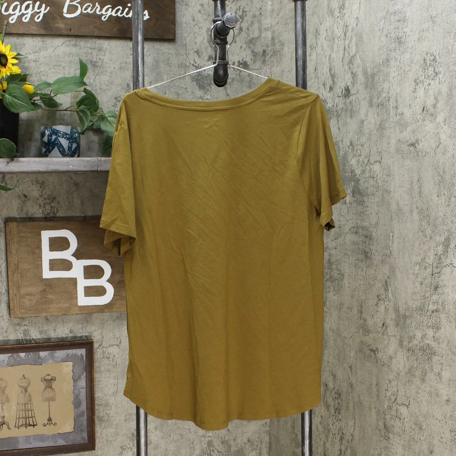 Ava & Viv Women's Plus Size Short Sleeve Scoop Neck Relaxed T-Shirt