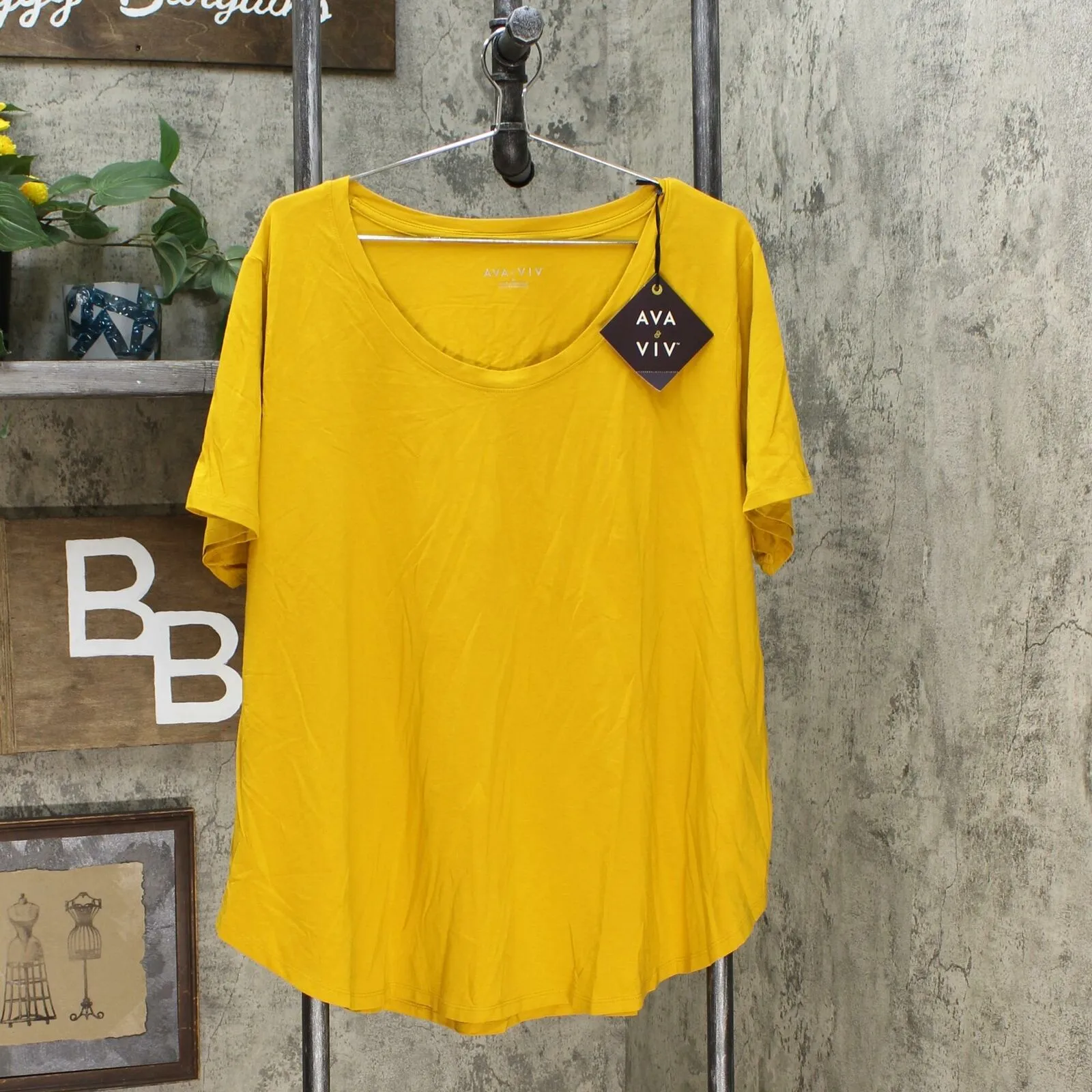 Ava & Viv Women's Plus Size Short Sleeve Scoop Neck Relaxed T-Shirt