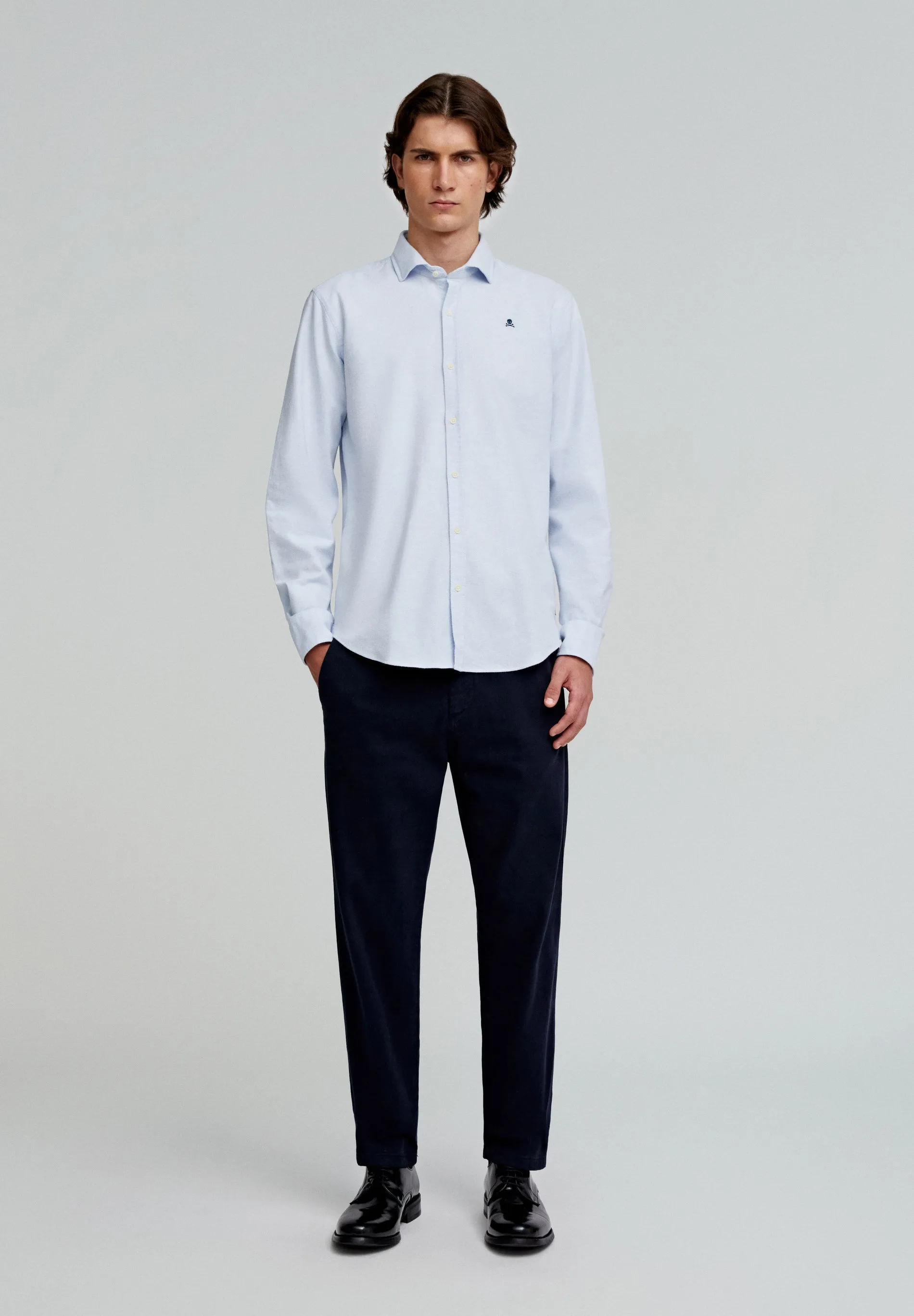CAMISA OXFORD COM SKULL A CONTRASTAR