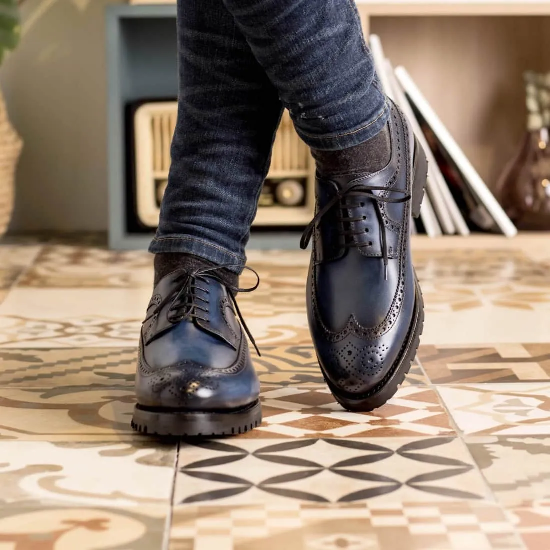 Derbie Brogue fleuri en cuir bleu marine - Semelles Commando