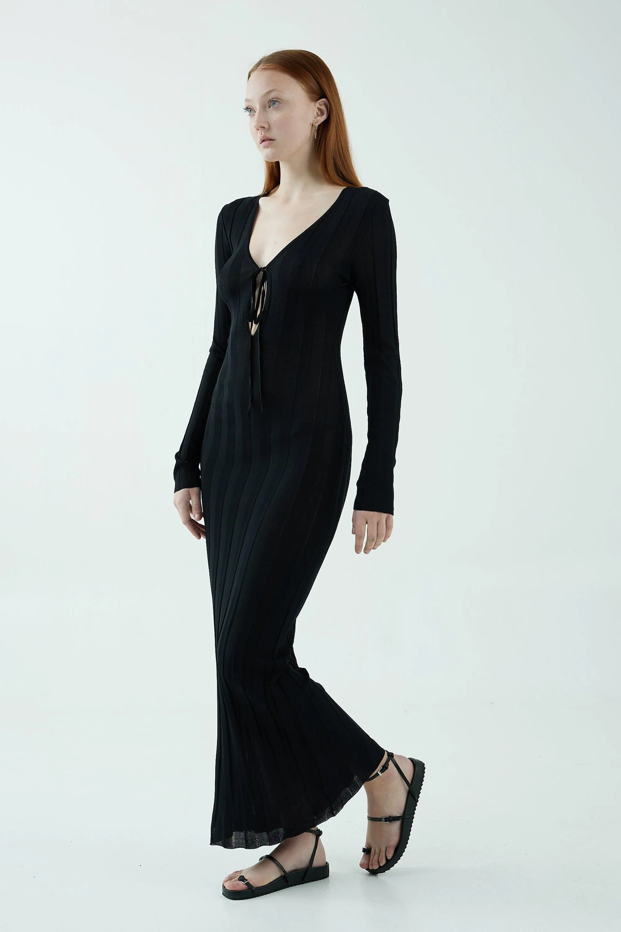 LIAISON KNIT KEYHOLE MAXI DRESS | BLACK