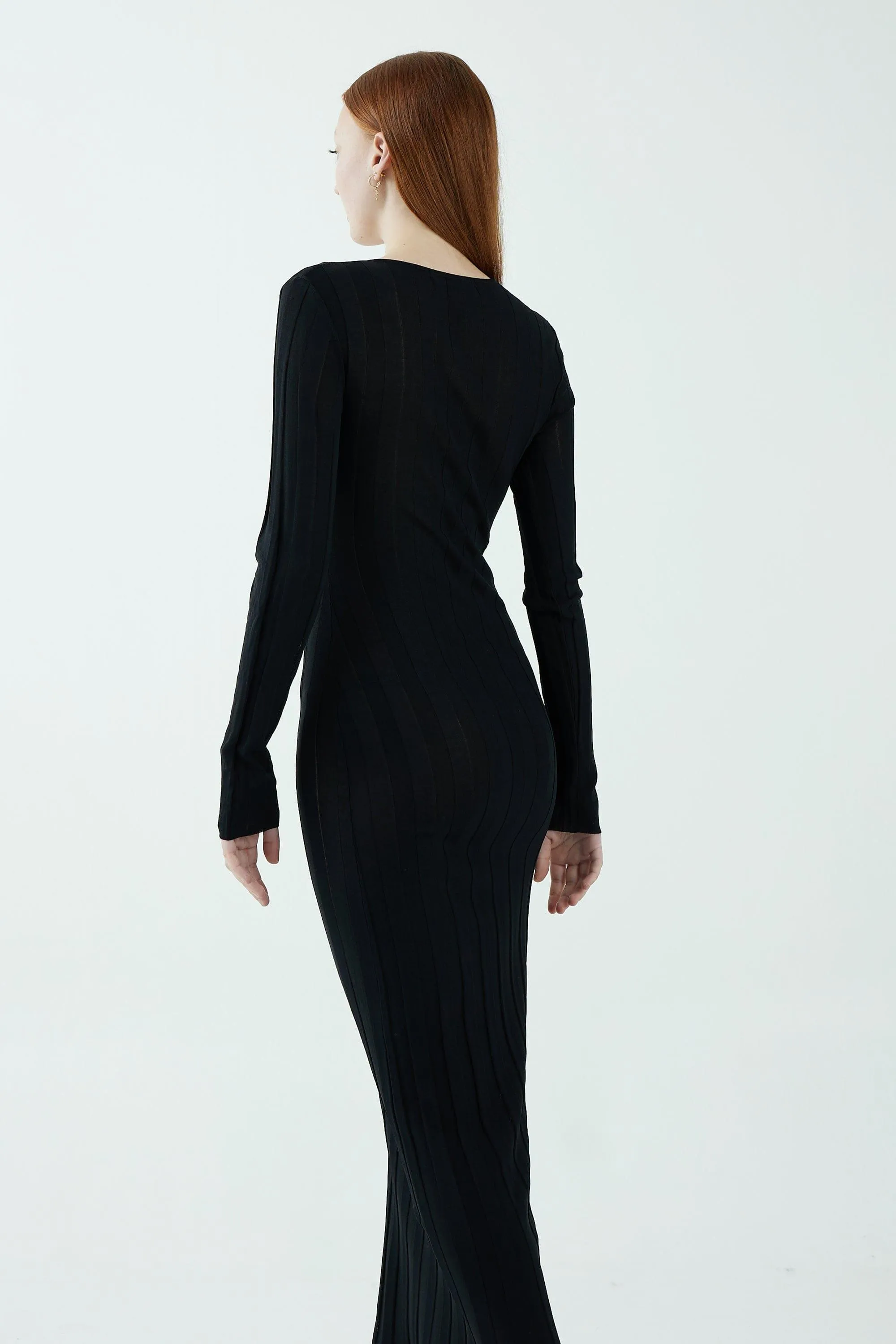 LIAISON KNIT KEYHOLE MAXI DRESS | BLACK
