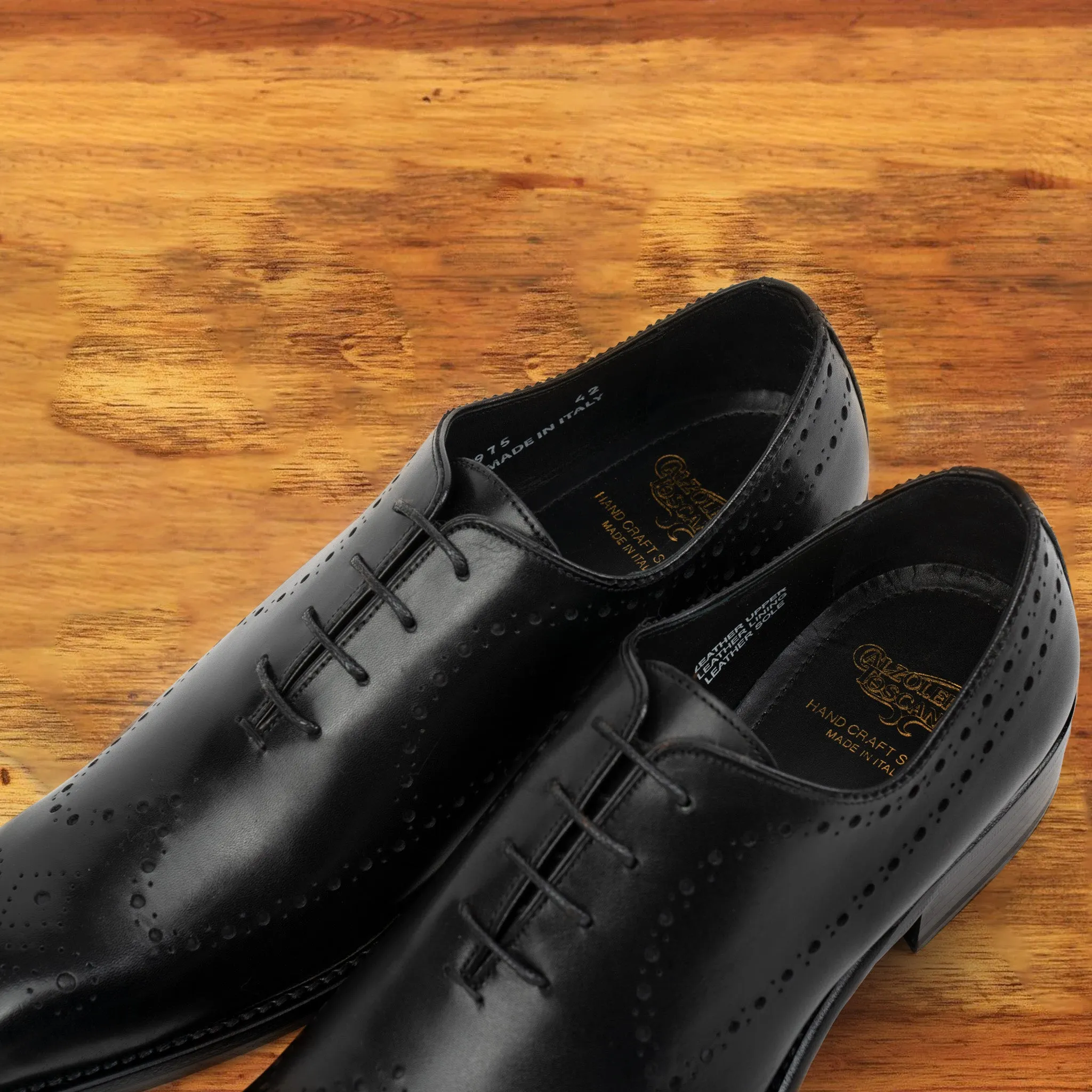 Q975 Calzoleria Toscana Perforated Wholecut Dress Shoe