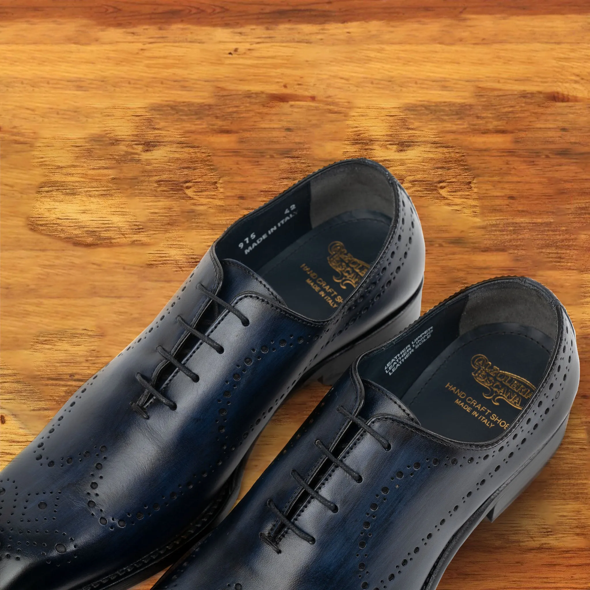 Q975 Calzoleria Toscana Perforated Wholecut Dress Shoe