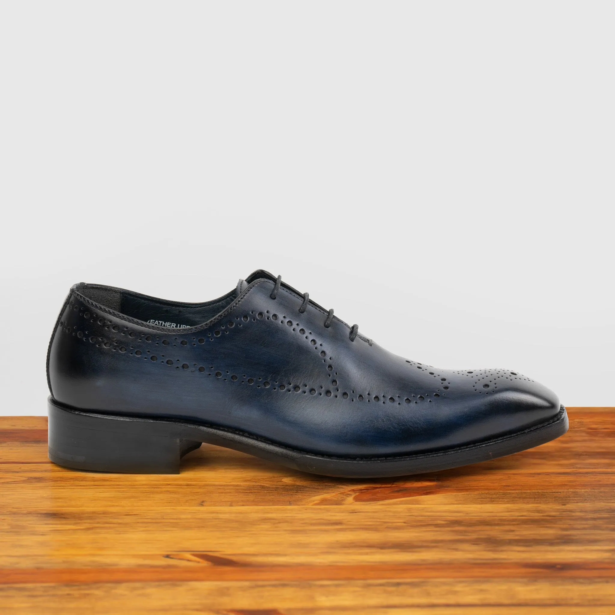 Q975 Calzoleria Toscana Perforated Wholecut Dress Shoe