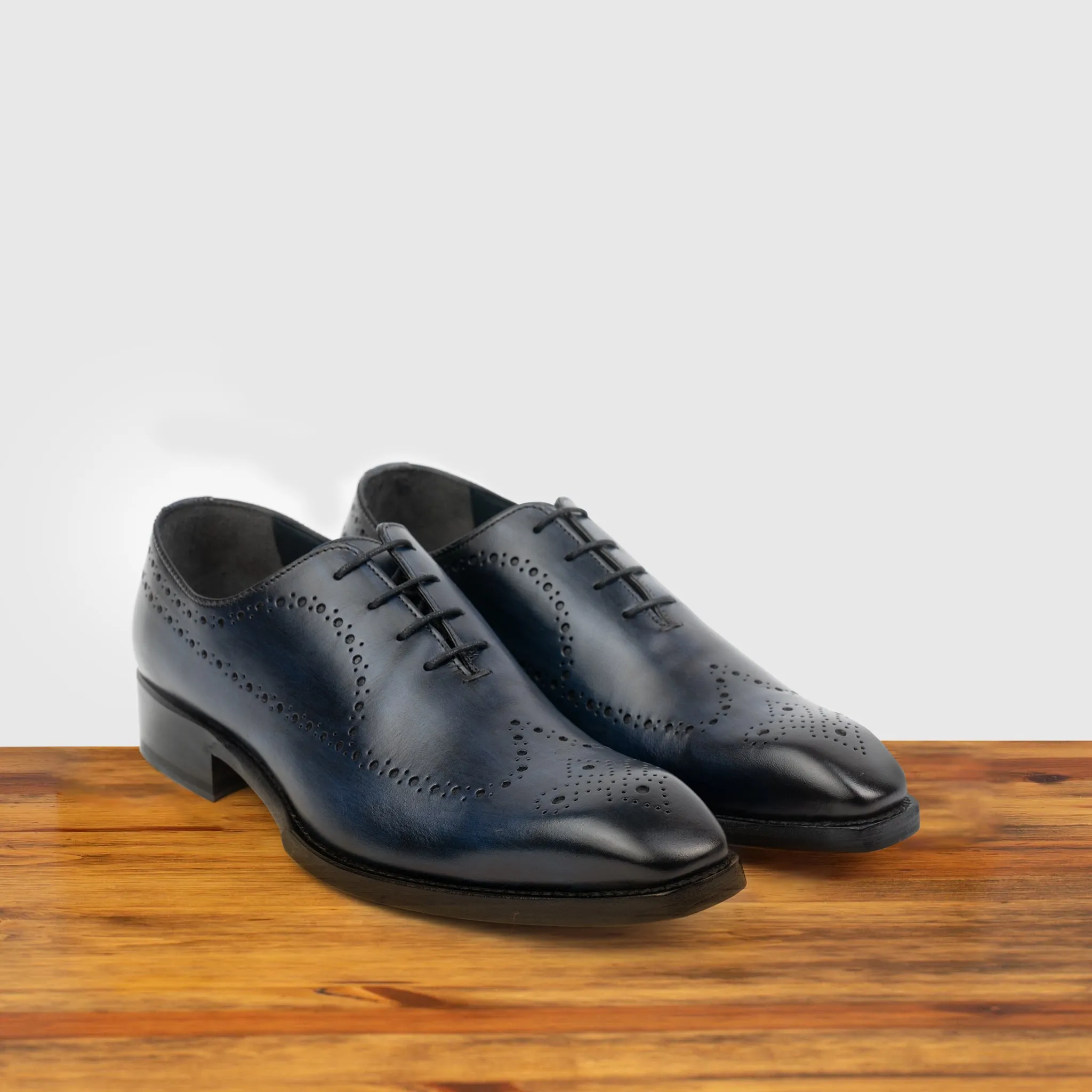 Q975 Calzoleria Toscana Perforated Wholecut Dress Shoe