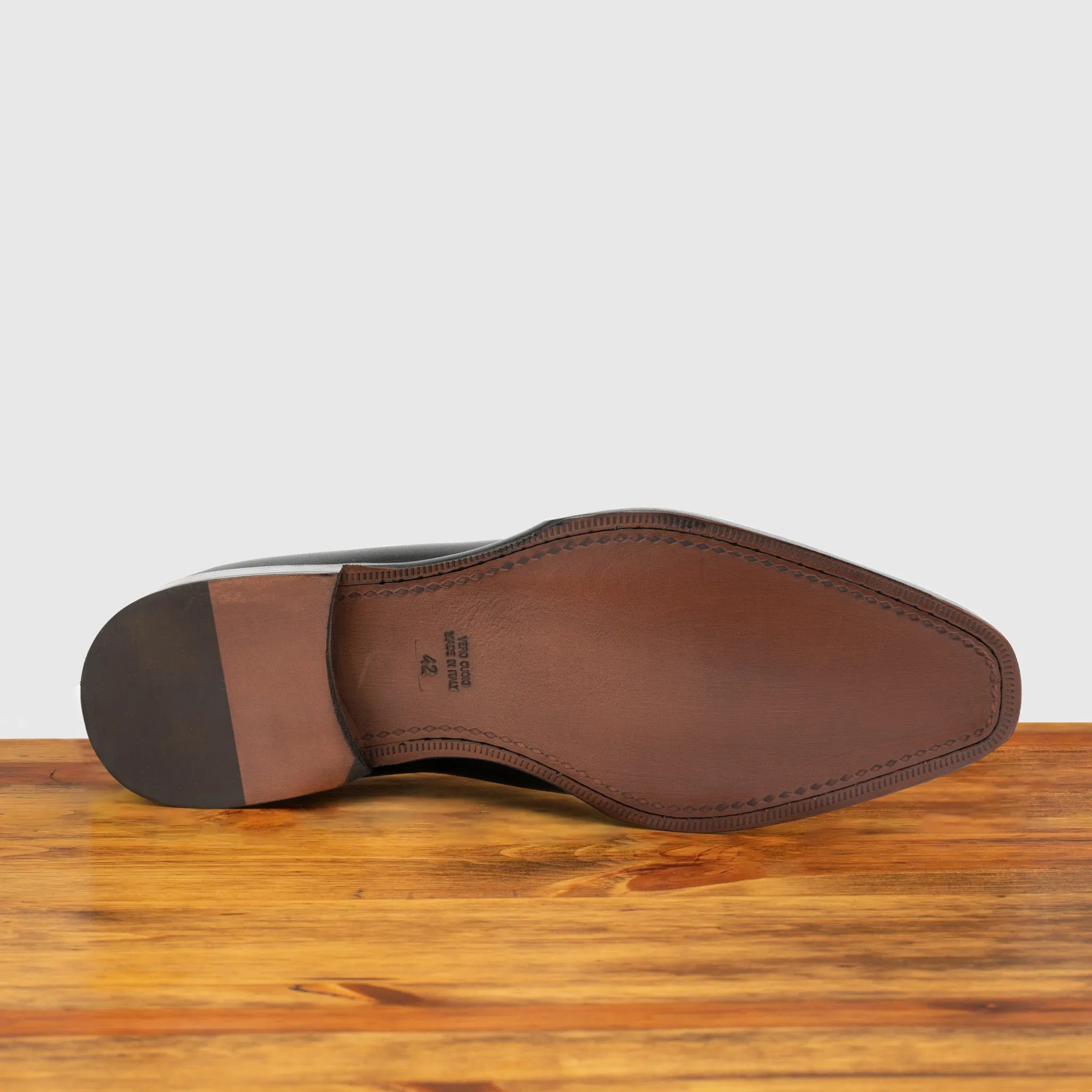 Q975 Calzoleria Toscana Perforated Wholecut Dress Shoe