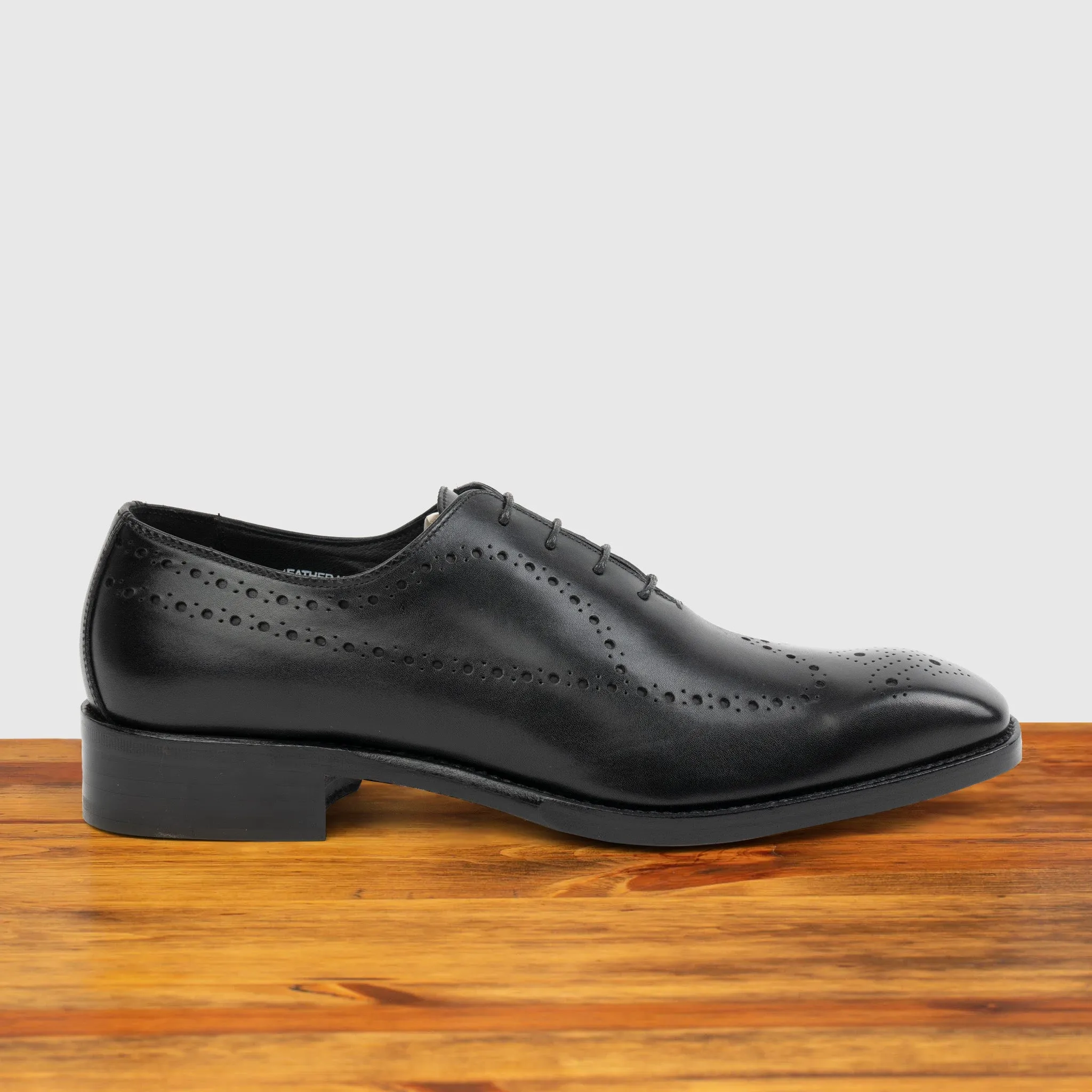 Q975 Calzoleria Toscana Perforated Wholecut Dress Shoe