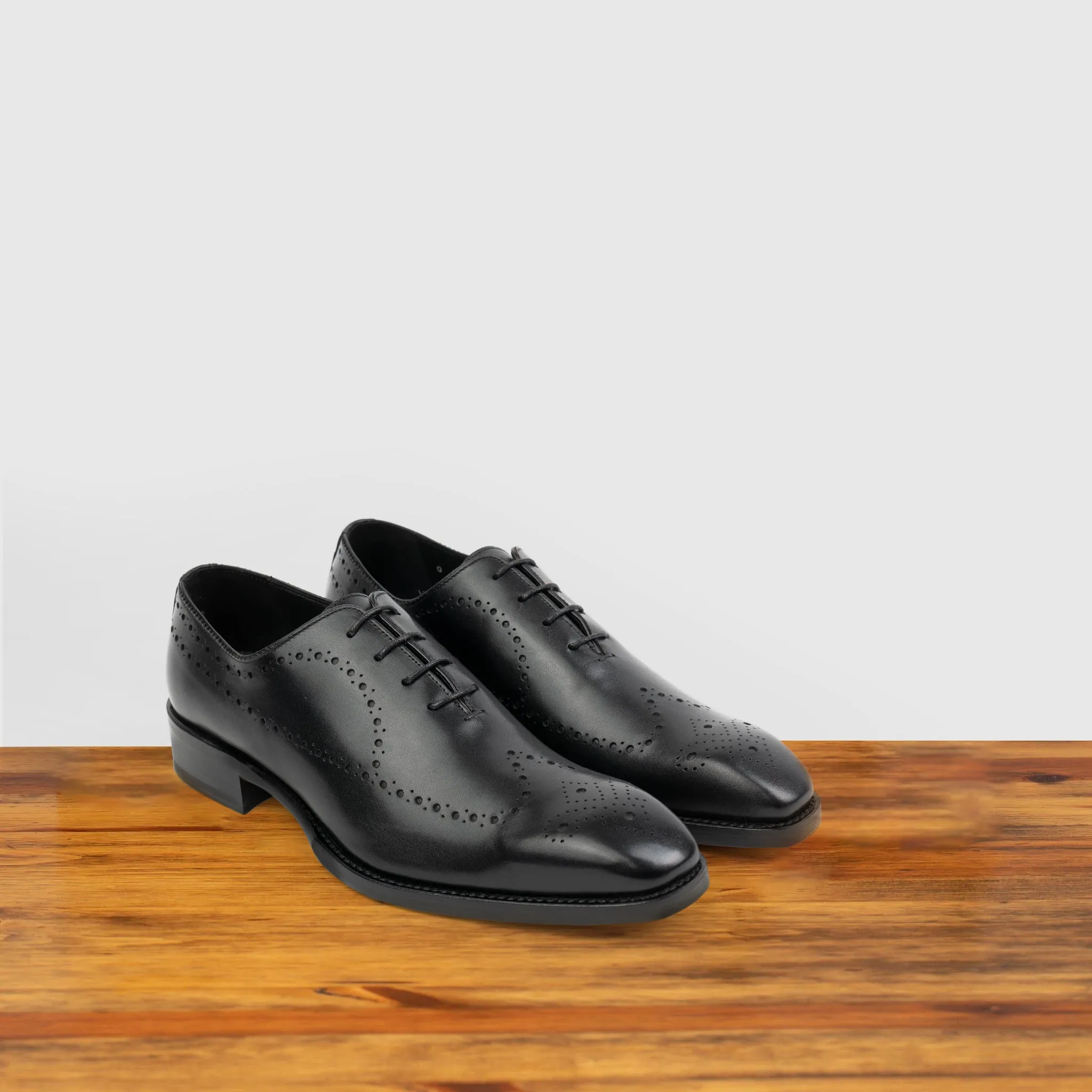 Q975 Calzoleria Toscana Perforated Wholecut Dress Shoe