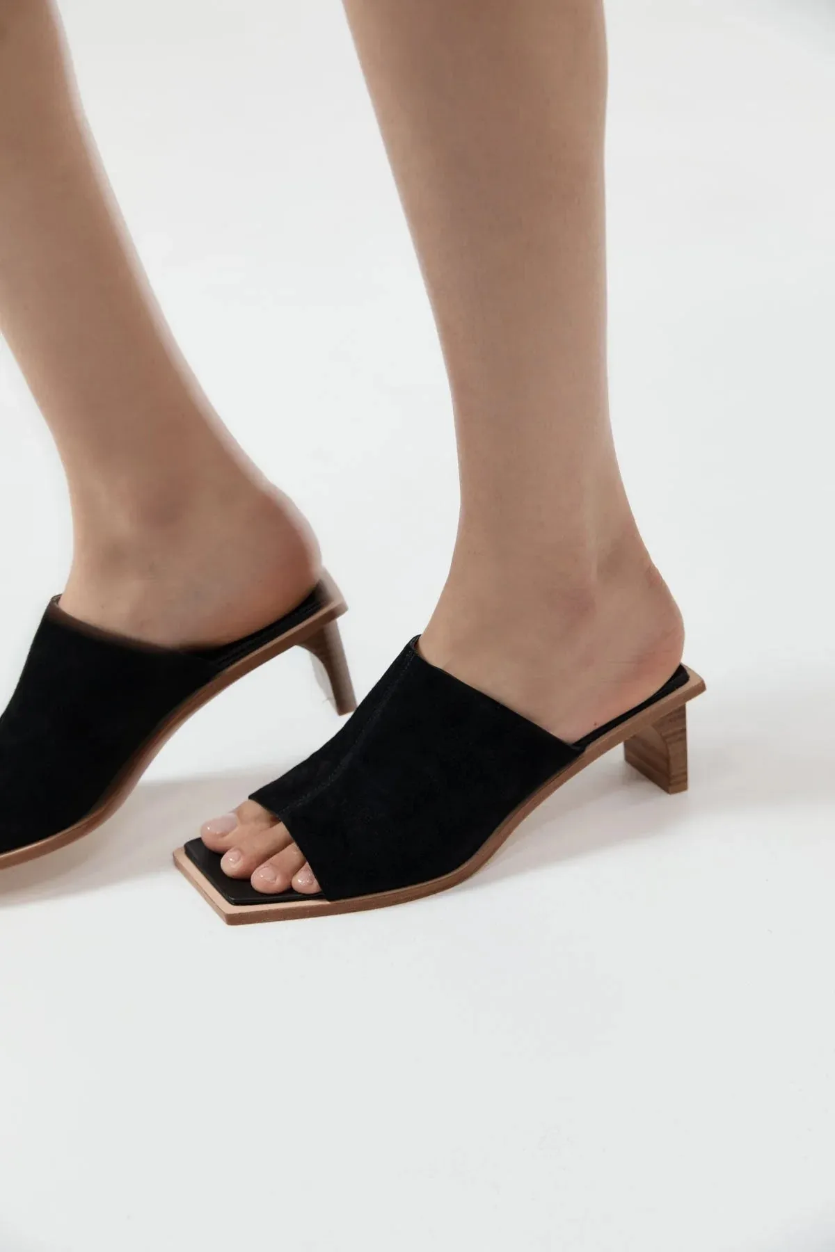 Raw Edge Heel in Black