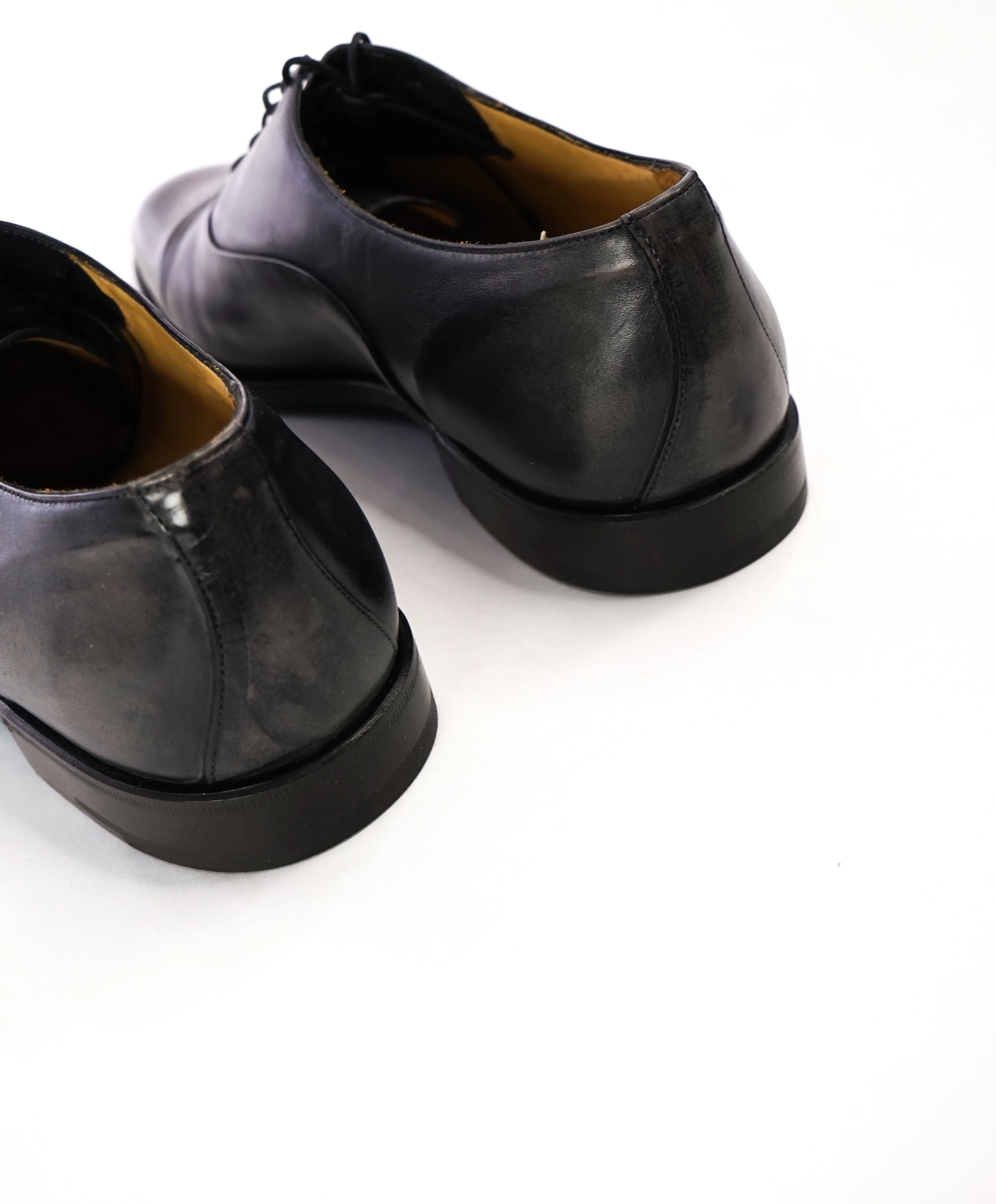 SUTOR MANTELLASSI - "Wholecut" Gray Slim Silhouette Oxford  - 9 W US