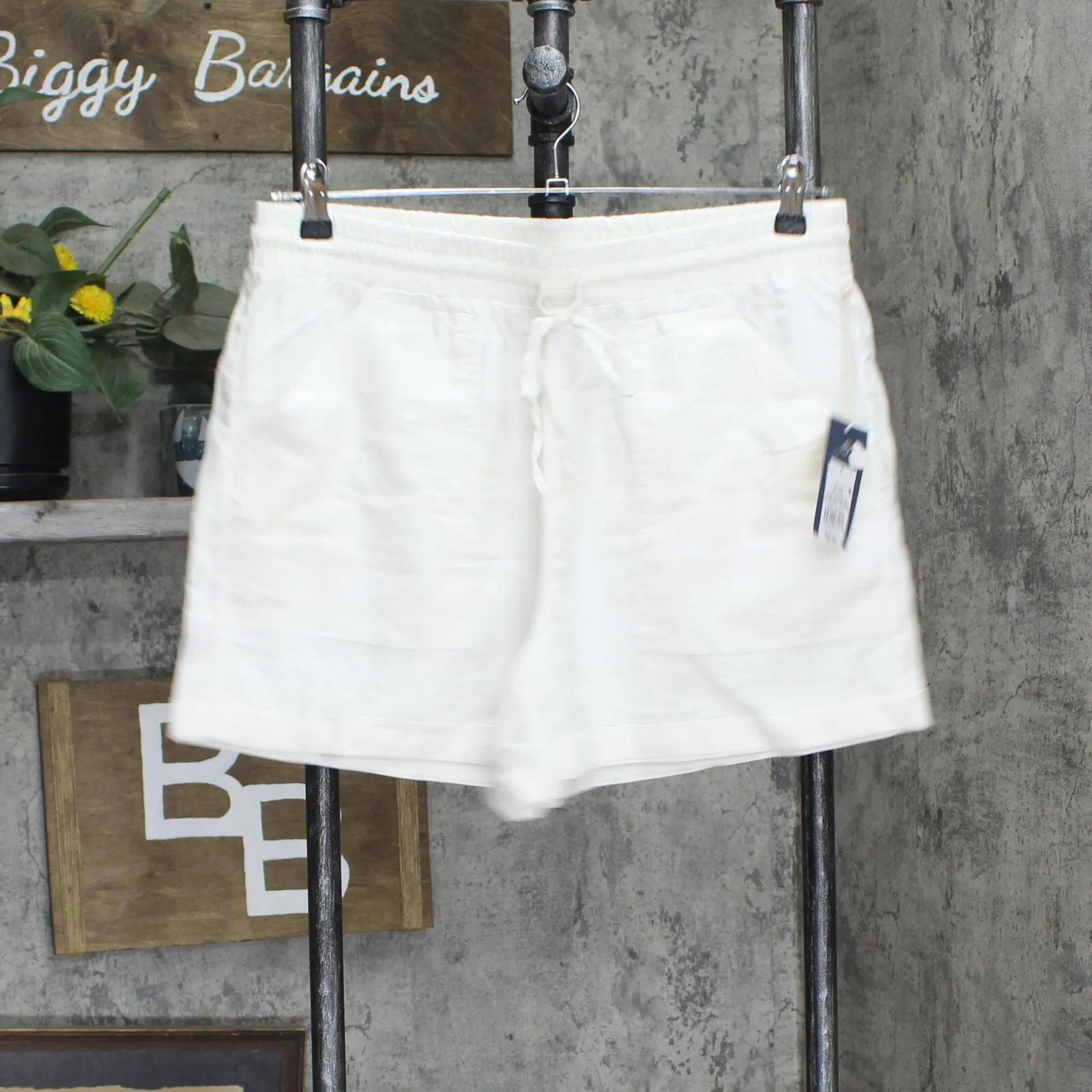 Universal Thread Women's Mid-Rise Tie Waist Utility Shorts