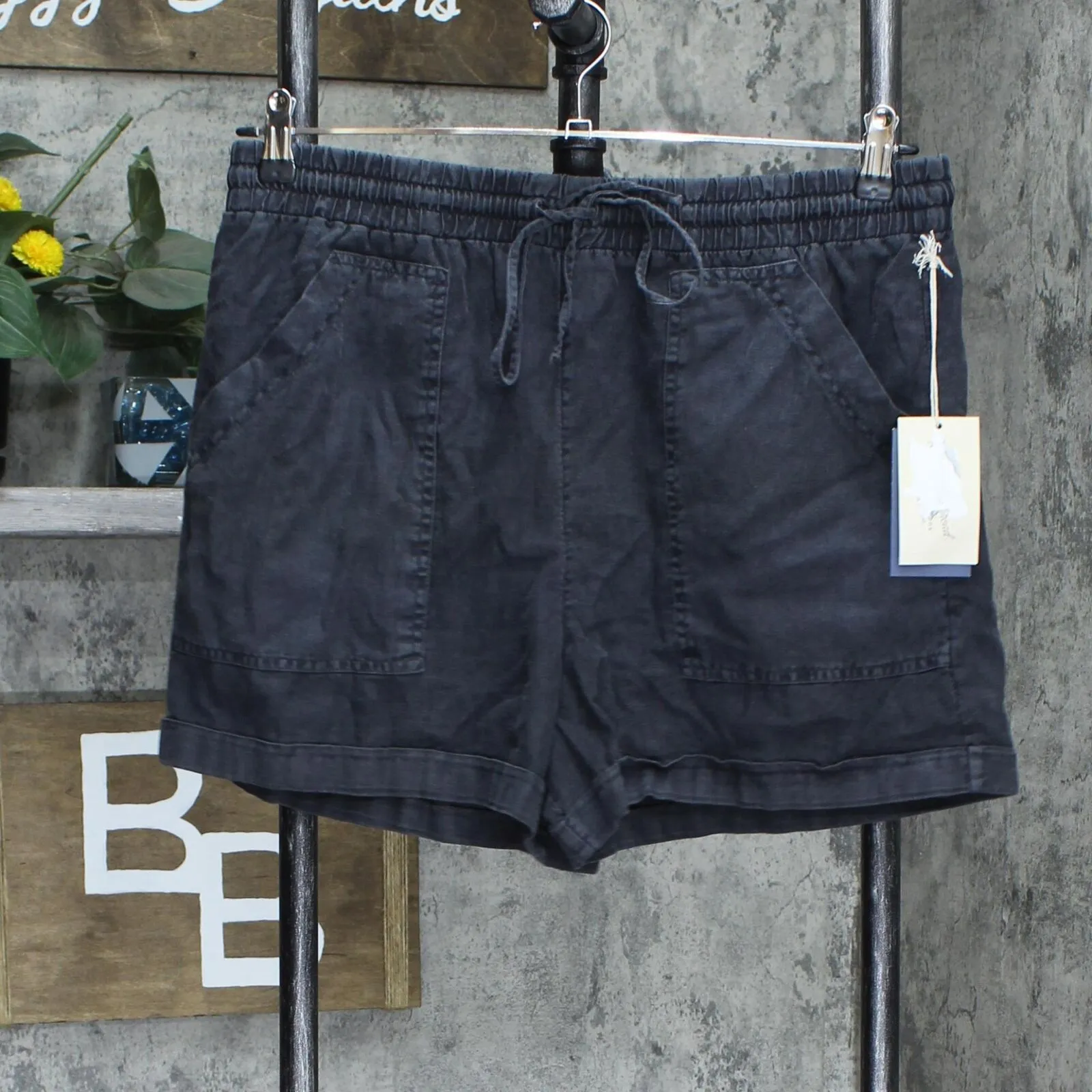 Universal Thread Women's Mid-Rise Tie Waist Utility Shorts