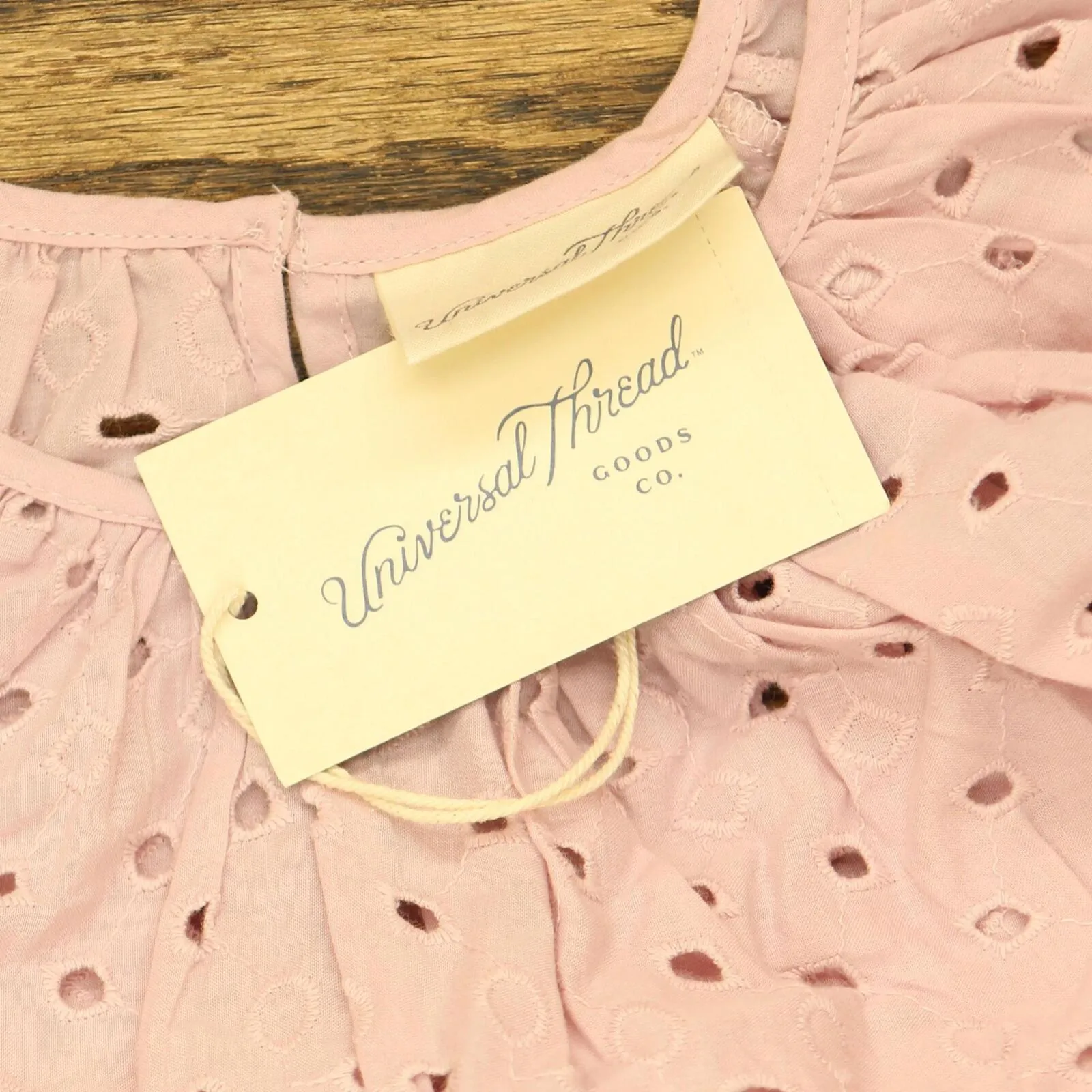 Universal Thread Women's Short Sleeve Round Neck Eyelet Top 564520