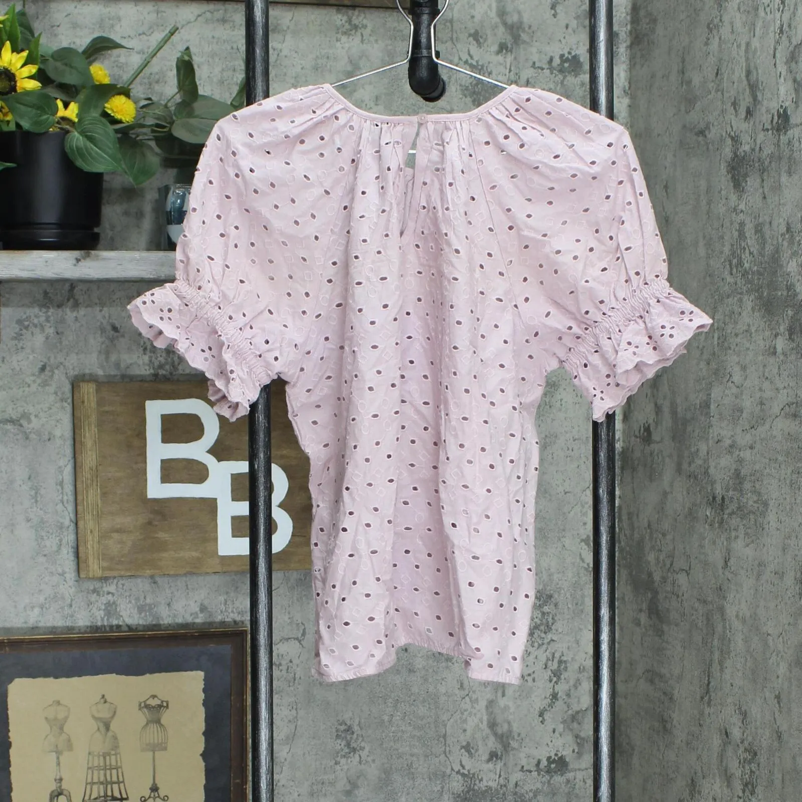 Universal Thread Women's Short Sleeve Round Neck Eyelet Top 564520