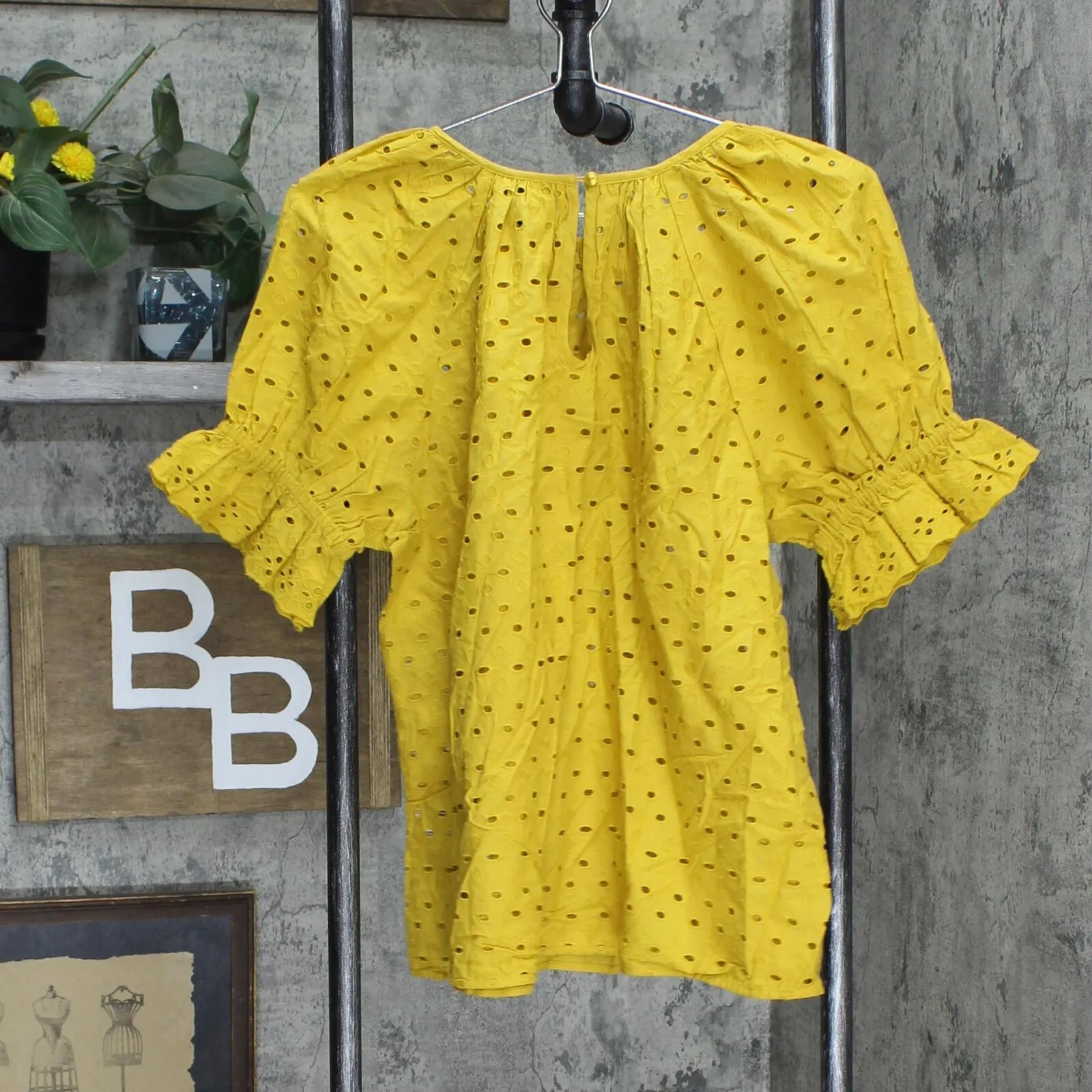 Universal Thread Women's Short Sleeve Round Neck Eyelet Top 78262252