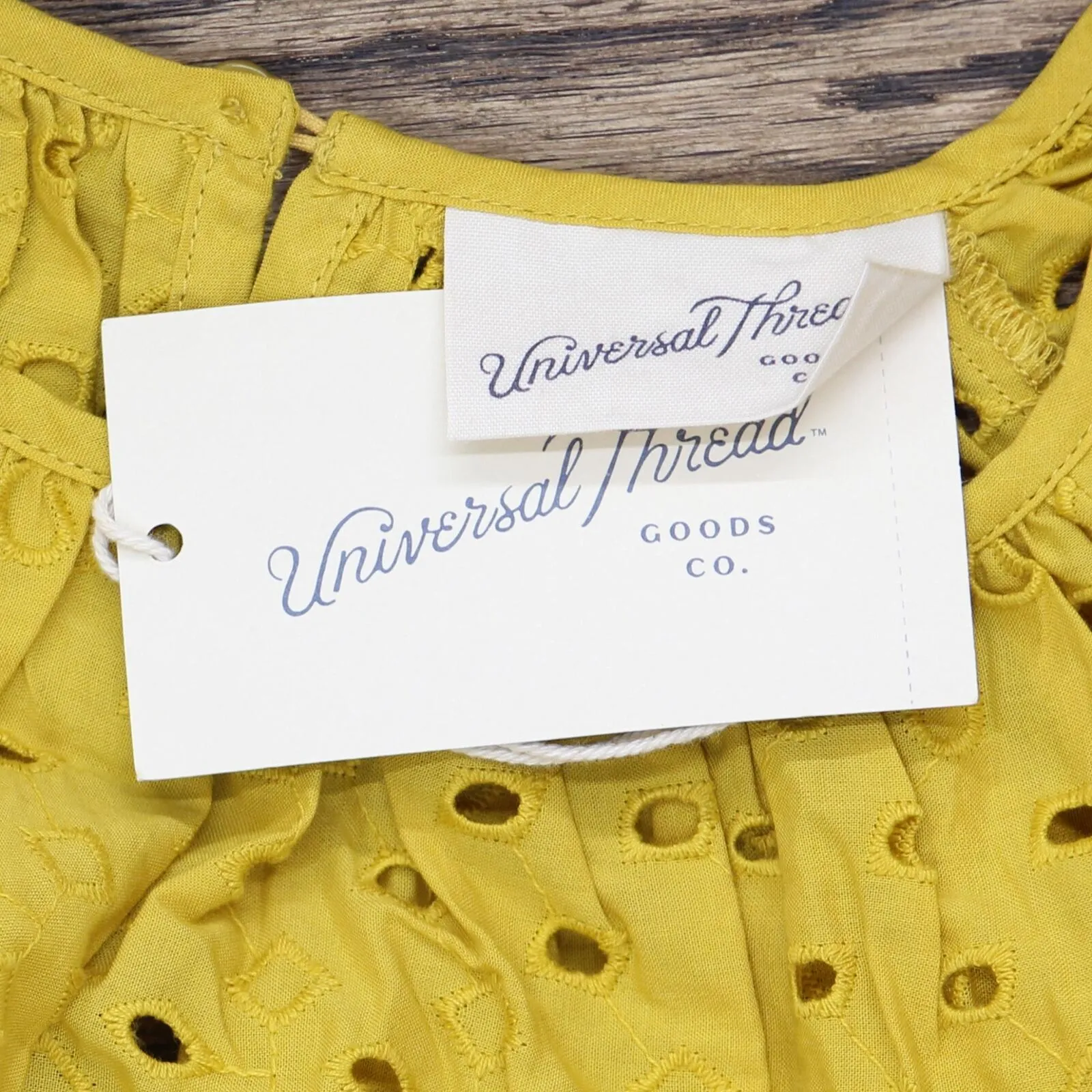 Universal Thread Women's Short Sleeve Round Neck Eyelet Top 78262252