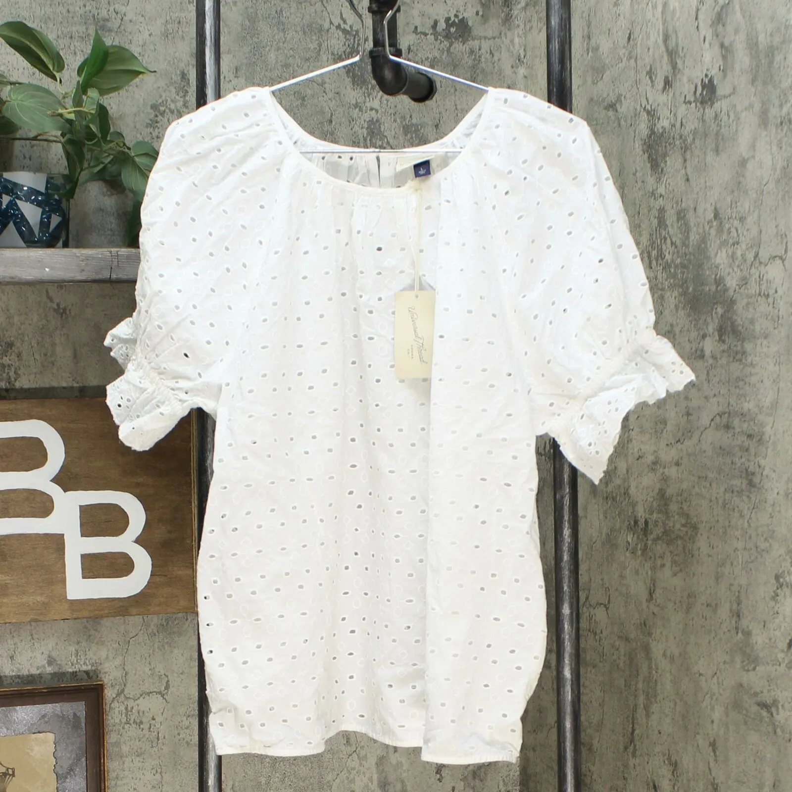 Universal Thread Women's Short Sleeve Round Neck Eyelet Top