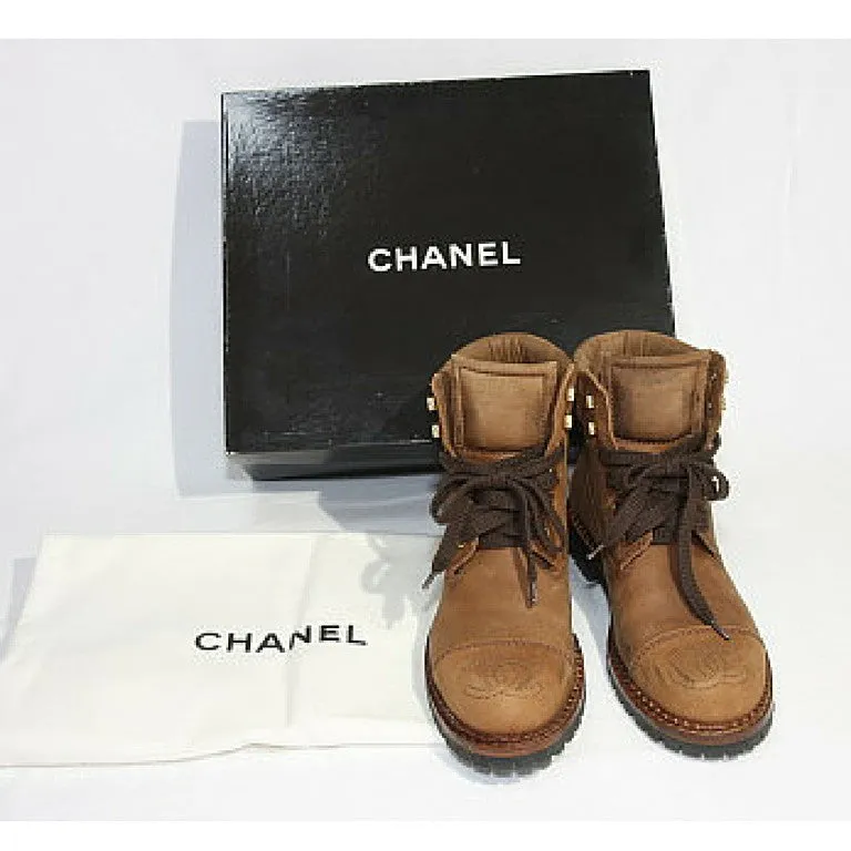Vintage CHANEL middle high, brown leather boots, hiking lace up boots, with CC mark.  US5.5-6. EU 36. Classic casual shoes. 050816f5